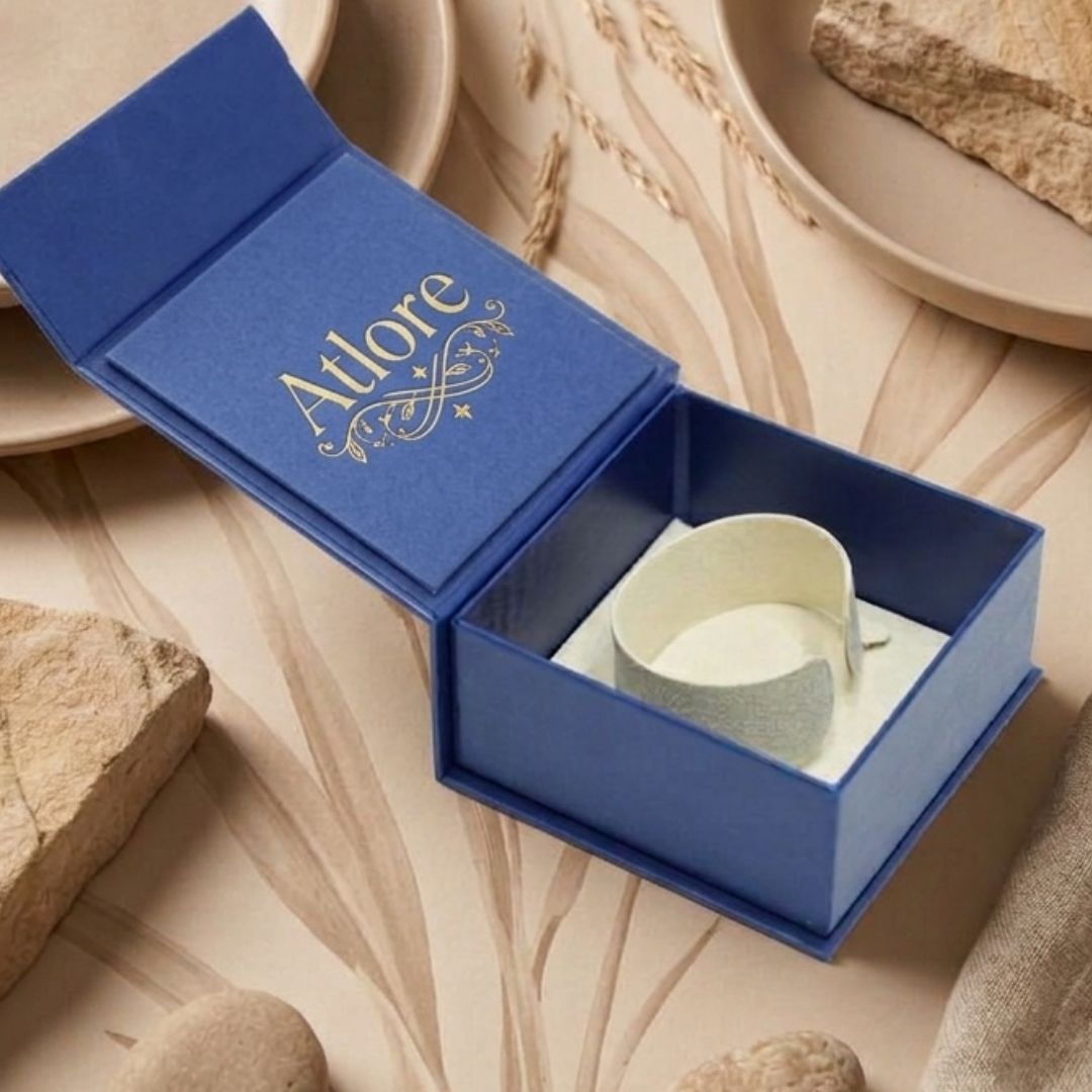 Paper magnet box for bangle