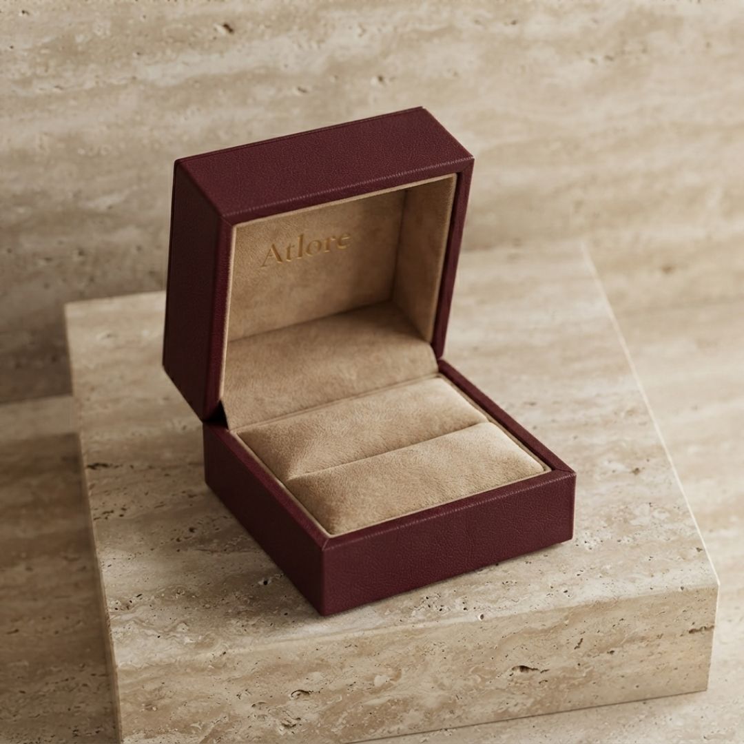 Custom wholesale PU leather jewelry box lined in anti-tarnish premium microfiber